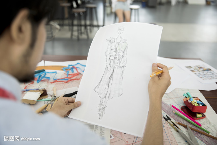 男裝設(shè)計(jì)師如何塑造現(xiàn)代男士時(shí)尚 產(chǎn)品設(shè)計(jì)的創(chuàng)新與挑戰(zhàn)